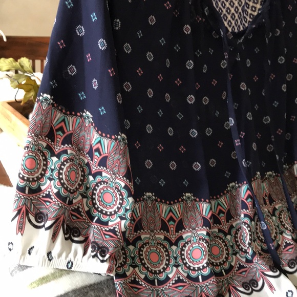 Super cute Boho top size S with tassel tie detail - Picture 3 of 8